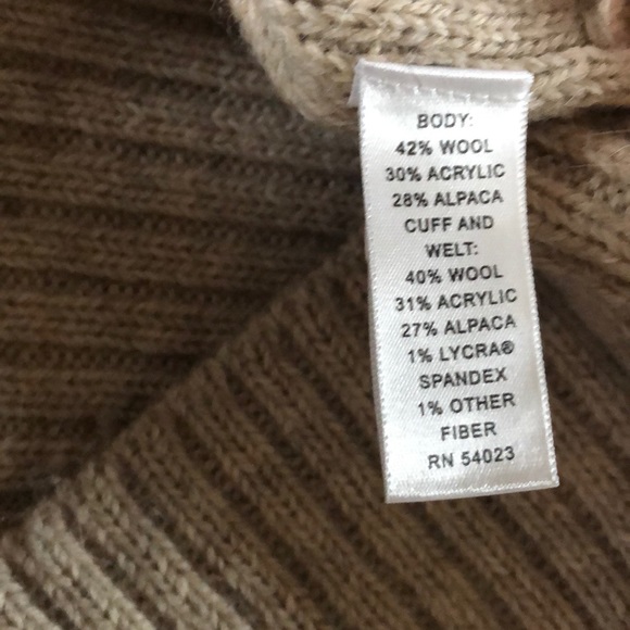 Banana Republic Sweater - Picture 5 of 5